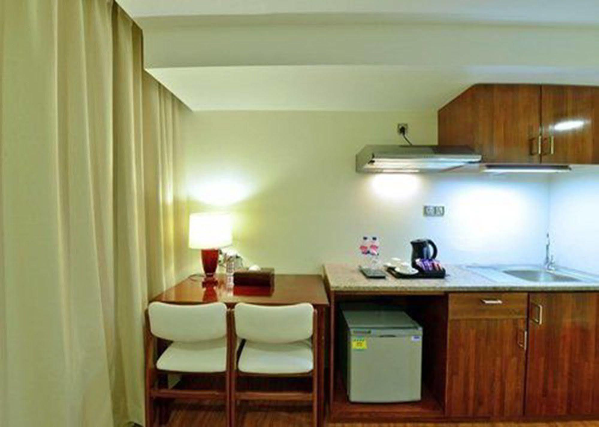 Cherry Hills Hotel Yangon Extérieur photo